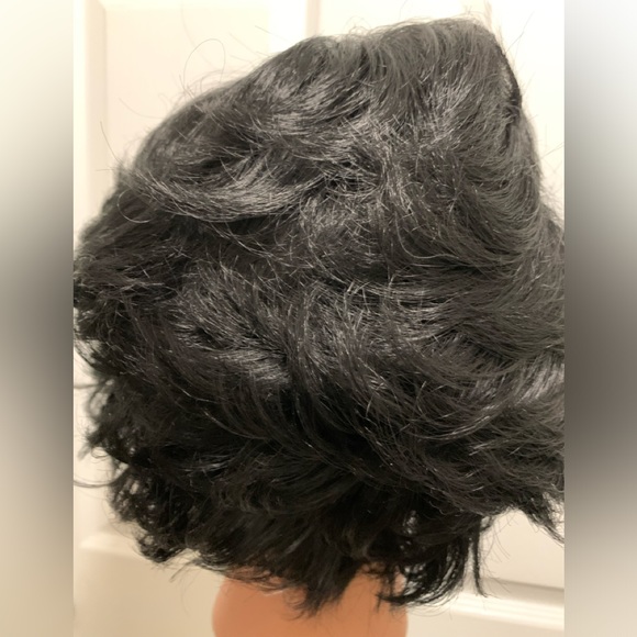 Wig - Picture 4 of 5